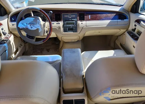 2010 Lincoln Town Car Signature Limited from USA, damaged, VIN 2LNBL8CV8AX750184